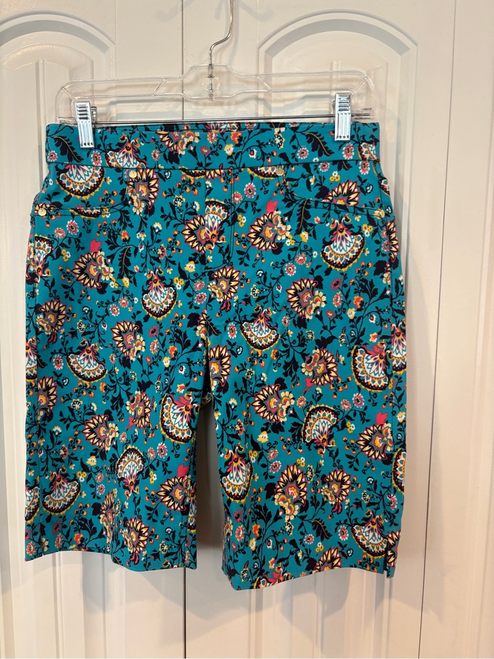Jones New York turquoise floral pull on dress shorts size small
